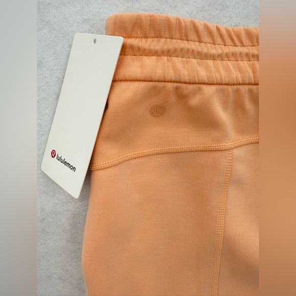 NWT Lululemon Softstreme‎ High-Rise Pant *Regular
Peach Bellini Size 14 - Picture 11 of 15